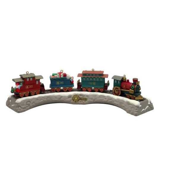 Hallmark Claus & Co Railroad Collection 4 Train Cars And Trestle Display Stand - Picture 2 of 8